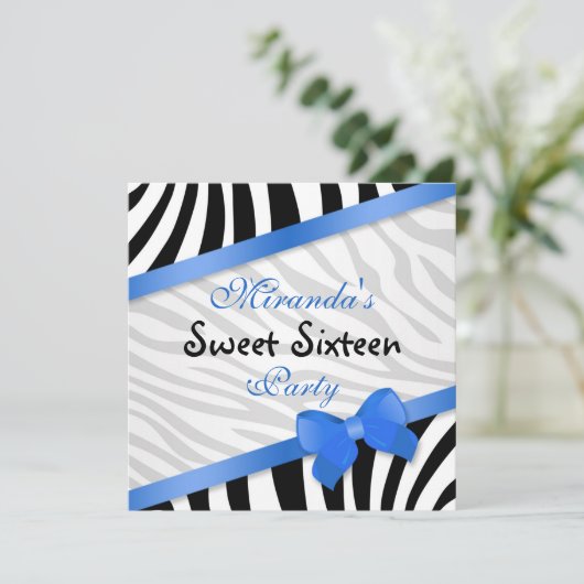 Schwarz-weißer Zebra, blaues Band Druckbonbon 16 Einladung (Stehend Vorderseite)