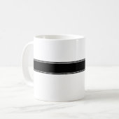 Schwarz-weißes Abzeichen mit Monogramm Kaffeetasse (Vorderseite Links)