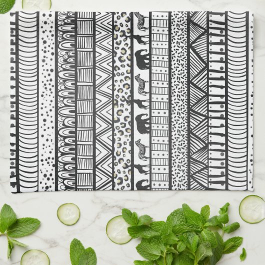 Schwarz-weißes afrikanisches Stammesmuster Geschirrtuch (Gefaltet)