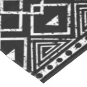 Schwarz-weißes afrikanisches Stammesmuster Tischdecke (Schrägansicht)