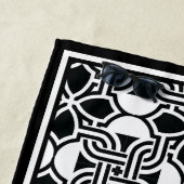 Schwarz-weißes Art Deco Muster Monogramm Strandtuch (Beispiel)