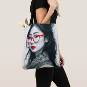 Schwarz-weißes asiatisches Portrait Rote Lippen un Tasche (Von Nahem)