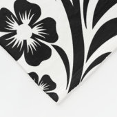 Schwarz-weißes barockes Blumenmuster Fleecedecke (Ecke)