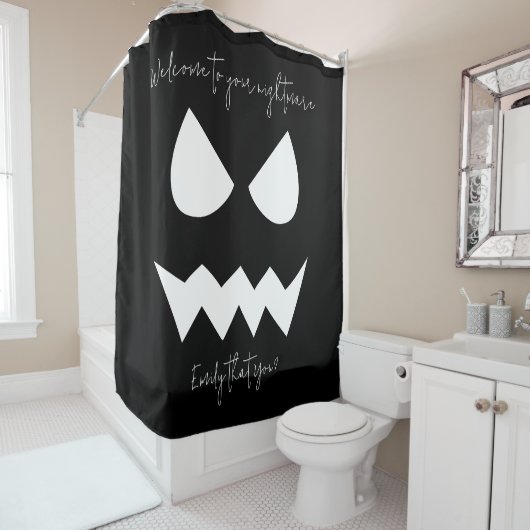 Schwarz-weißes Beängstigendes Kürbisgefecht Hallow Duschvorhang (Beispiel)