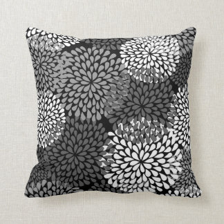 Schwarz-weißes Blumenkissen - Chrysantheme Kissen