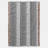 Schwarz-weißes Boho Karo Blumenmuster Decke (Vorderseite Vertikal)