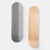 Schwarz-weißes Boho Karo Blumenmuster Skateboard (Vorderseite)