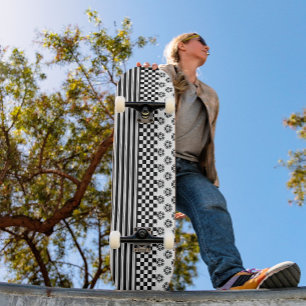 Schwarz-weißes Boho Karo Blumenmuster Skateboard