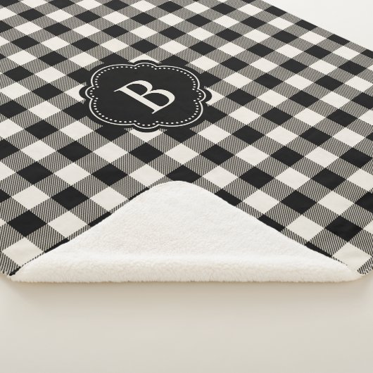 Schwarz-weißes Buffalo Kariert mit Monogramm Sherpadecke (3/4)