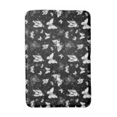 Schwarz-weißes Butterfly-Illustrations-Muster Badematte (Vorderseite Vertikal)