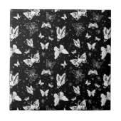 Schwarz-weißes Butterfly-Illustrations-Muster Fliese (Vorderseite)