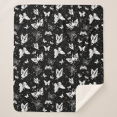 Schwarz-weißes Butterfly-Illustrations-Muster Sherpadecke (Vorderseite)