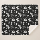Schwarz-weißes Butterfly-Illustrations-Muster Sherpadecke (Vorderseite (Horizontal))