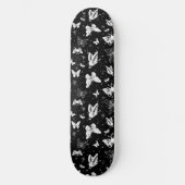 Schwarz-weißes Butterfly-Illustrations-Muster Skateboard (Vorderseite)