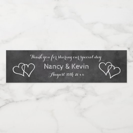 Schwarz-weißes Chalkboard Hochzeitsfeier Gefallen Wasserflaschenetikett (Einzelnes Label)