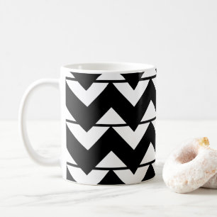 Schwarz-weißes Chevron-Streifen-Zickzack-Muster Kaffeetasse