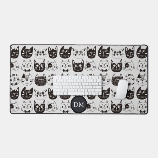 Schwarz-weißes Crazy Cat Faces Monogramm Schreibtischunterlage (Tastatur & Maus)