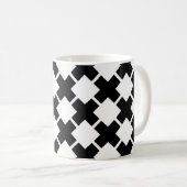 Schwarz-weißes Diagonal-Rustikales Linienmuster Kaffeetasse (VorderseiteRechts)