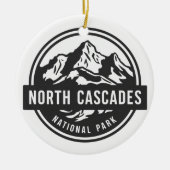 Schwarz-weißes Emblem im Nationalpark North Cascad Keramik Ornament (Vorne)