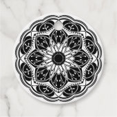 Schwarz-weißes florales Mandala Geschenkanhänger (Vorderseite)