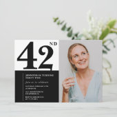 Schwarz-weißes Foto 42. Geburtstag Einladungen (Stehend Vorderseite)
