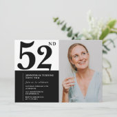 Schwarz-weißes Foto 52. Geburtstag Einladungen (Stehend Vorderseite)