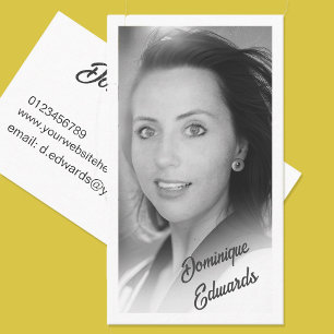 Schwarz-weißes Foto QR Code Elegante Typografie Visitenkarte