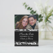 Schwarz-weißes Foto Save the Date Hochzeitkarten Ankündigungspostkarte (Stehend Vorderseite)