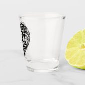 SCHWARZ-WEIßES FRIEDENS-HERZ SCHNAPSGLAS (Rechts)