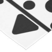 Schwarz-weißes geometrisches Muster Tischdecke (Schrägansicht)