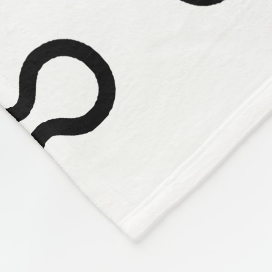 Schwarz-weißes geometrisches Puzzleteil-Retromuste Fleecedecke (Ecke)