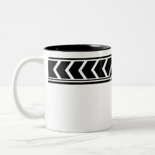 Schwarz-weißes geometrisches Stammesmuster Klassis Zweifarbige Tasse