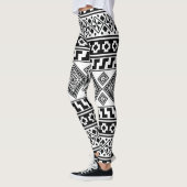 Schwarz-weißes geometrisches Stammmuster Aztec Boh Leggings (Links)