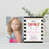 Schwarz-weißes Goldkitten-Katzenkätzchen Geburtsta Einladung (Stehend Vorderseite)