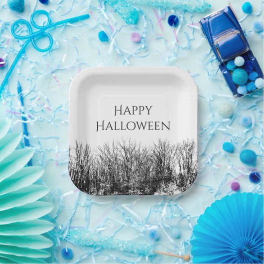 Schwarz-weißes Gothic Woods Halloween-Party Pappteller (Party)