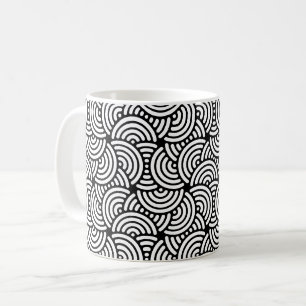Schwarz-weißes Halbkreis-Spiralbogen-Kurvenmuster Kaffeetasse