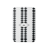 Schwarz-weißes Harlekin-Muster-Monogramm Badematte (Vorderseite Vertikal)