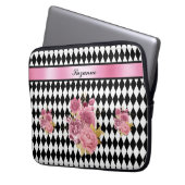 Schwarz-weißes Harlequin mit rosa Blume und Name Laptopschutzhülle (Vorderseite Links)