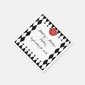 Schwarz-weißes Harlequin-Muster, rotes Monogramm Serviette (Ecke)