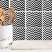 Schwarz-weißes Herringbone-Muster Fliese