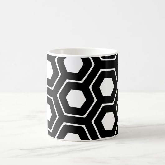 Schwarz-weißes Hexagon Honeycomb Geometrisches Mus Kaffeetasse (Mittel)