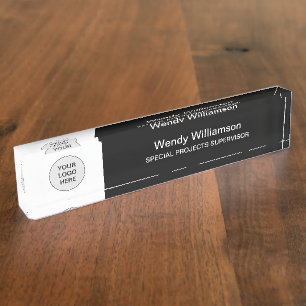 Schwarz-weißes Hinzufügen des Namensschilds für da Namensplakette