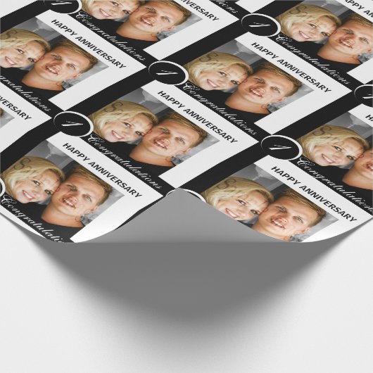 Schwarz-weißes Jahr zum Jahrestag Geschenkpapier (Ecke)