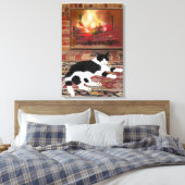 Schwarz-weißes Katzenliegen vor dem Kamin Leinwanddruck (Insitu (Schlafzimmer))
