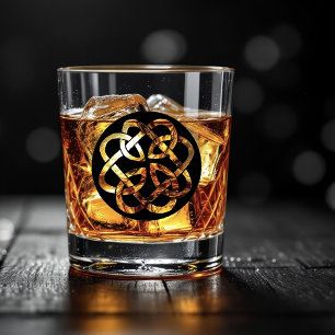 Schwarz-weißes keltisches Knotenmuster-Kreissymbol Whiskyglas