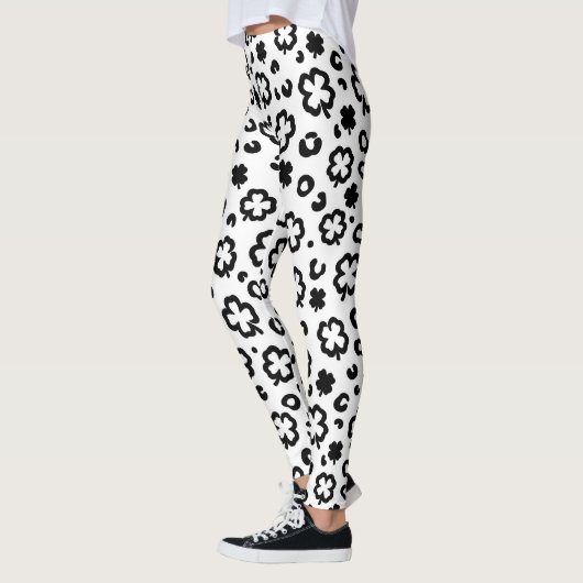 Schwarz-weißes Kleeblatt Muster St. Paddy's Day Leggings (Links)