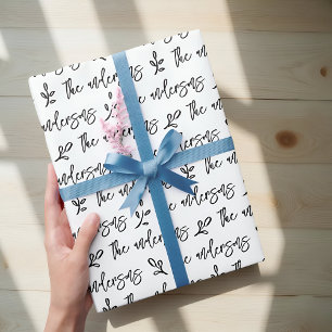 Schwarz-weißes Laubwerk Ihr Familienname Weihnacht Geschenkpapier