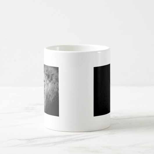 Schwarz-weißes Löwenportrait - Tierfotografie Kaffeetasse (Mittel)