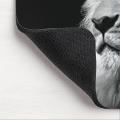 Schwarz-weißes Löwenportrait - Tierfotografie Mousepad (Ecke)