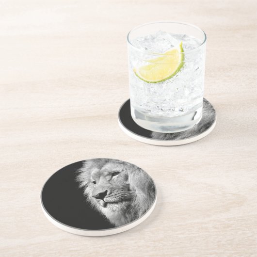 Schwarz-weißes Löwenportrait - Tierfotografie Sandstein Untersetzer (Seite)